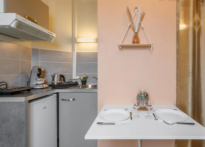 Le Petit Nid Etoile - Gare, Jardin Botanique, Wifi